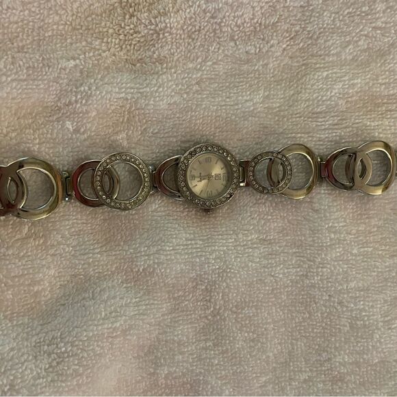 NY&Co Ladies watch in silver. Great condition. - Picture 5 of 5